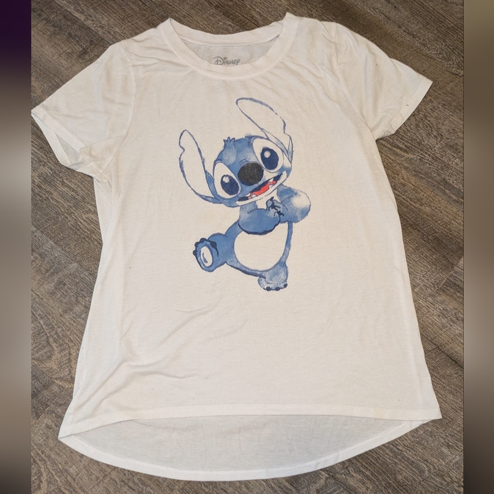 A white child tee